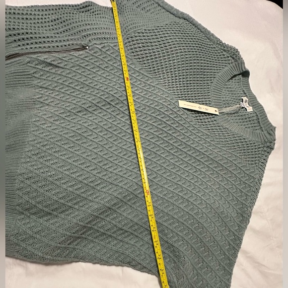 NWT Vici side zip sweater - Picture 4 of 5